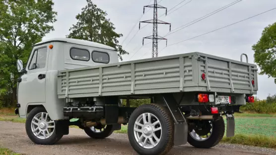 UAZ 3303 Valník