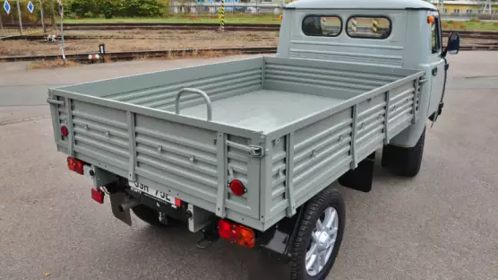 UAZ 3303 dropside truck