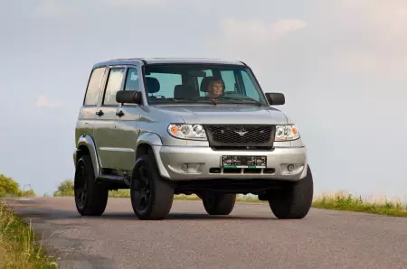 UAZ Patriot on wheels