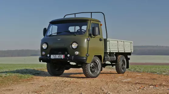 UAZ 3303 Valník