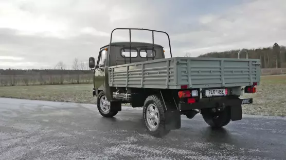 UAZ 3303 Valník